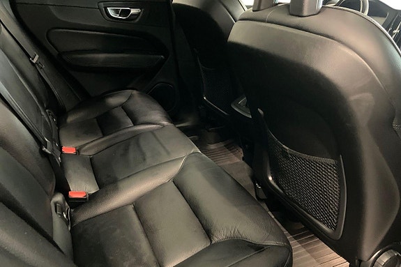 Volvo XC60 11 of 30