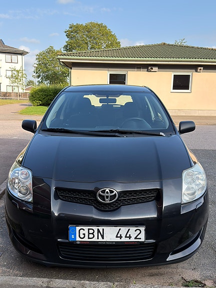 Toyota Auris 2 of 7