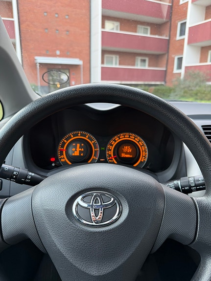 Toyota Auris 5 of 7