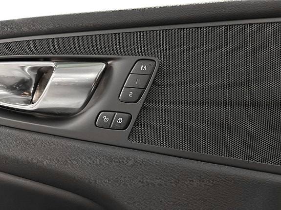 Volvo XC60 13 of 18