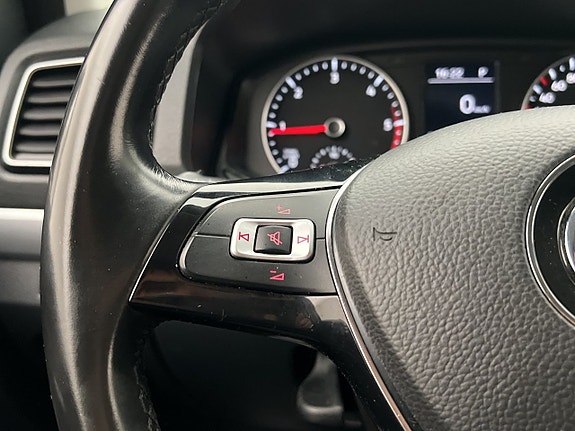Volkswagen Amarok 20 of 30