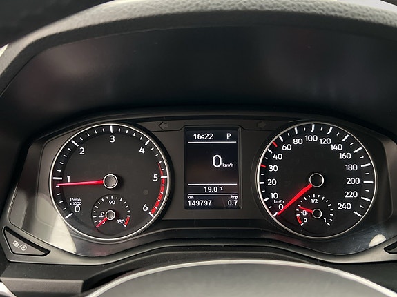 Volkswagen Amarok 21 of 30