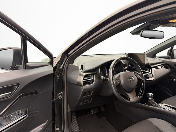 Toyota C-HR 8 of 27