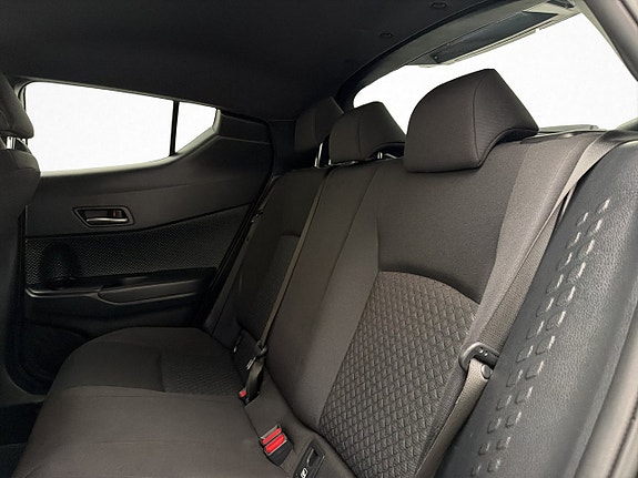 Toyota C-HR 13 of 27