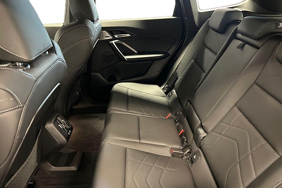 BMW iX1 11 of 19