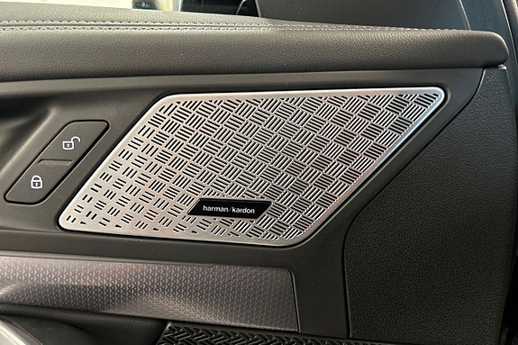 BMW iX1 19 of 19