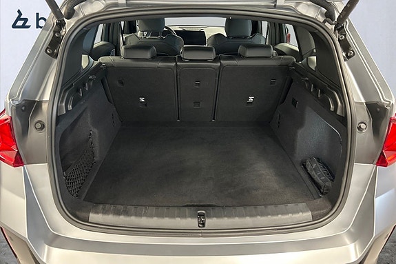 BMW iX1 10 of 19