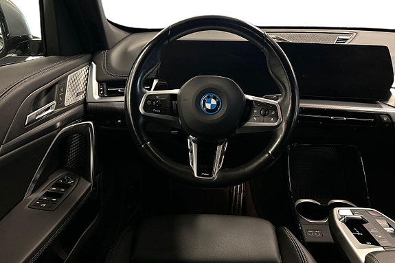 BMW iX1 9 of 19