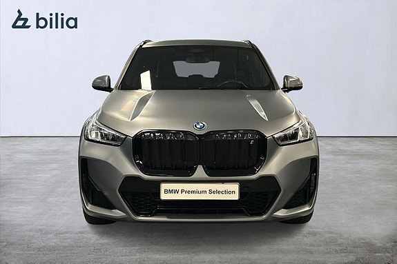 BMW iX1 5 of 19