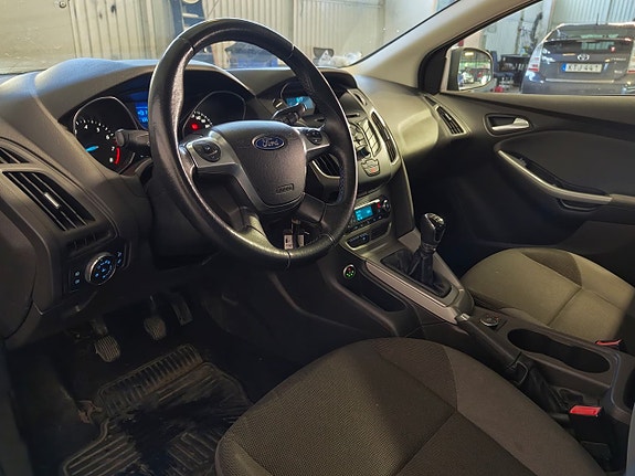 Ford Focus 2 of 12