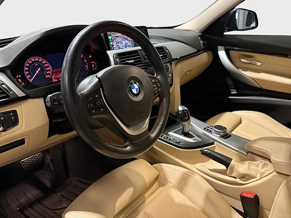 BMW 330i 11 of 13