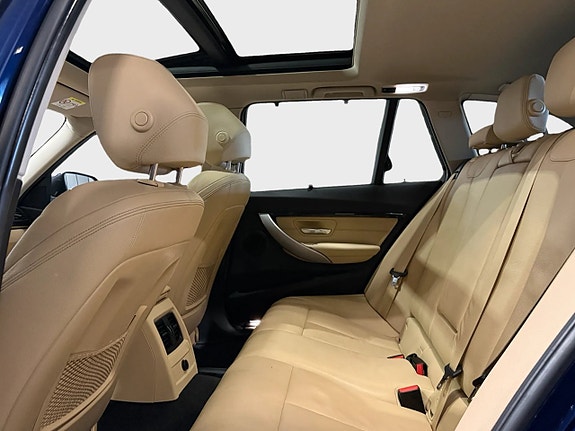 BMW 330i 10 of 13