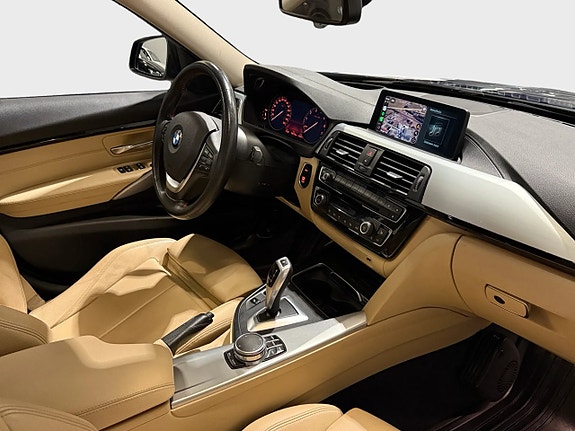 BMW 330i 12 of 13