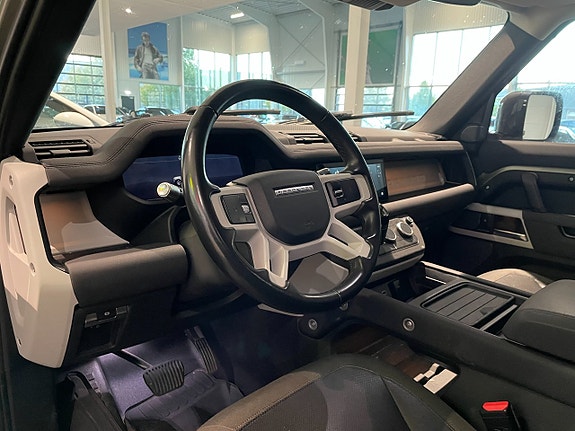 Land Rover Defender 110 10 of 19