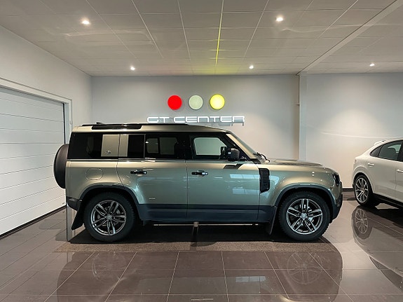 Land Rover Defender 110 2 of 19