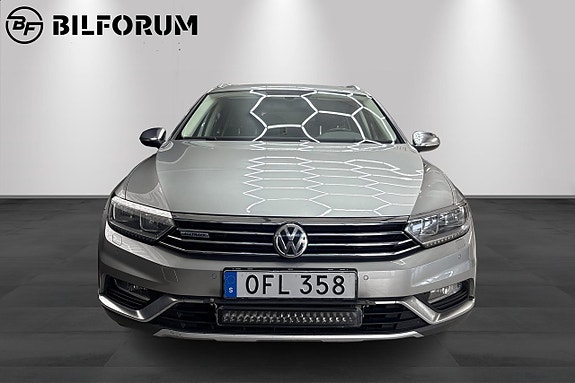 Volkswagen Passat Alltrack 3 of 18