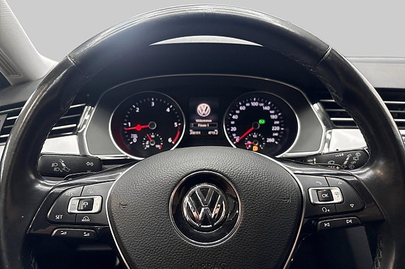 Volkswagen Passat Alltrack 12 of 18