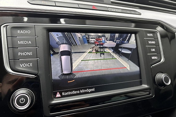 Volkswagen Passat Alltrack 14 of 18
