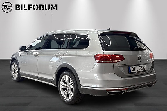 Volkswagen Passat Alltrack 4 of 18