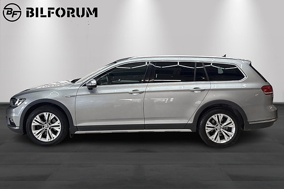 Volkswagen Passat Alltrack 2 of 18