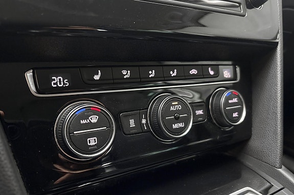 Volkswagen Passat Alltrack 16 of 18