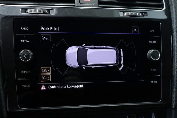 Volkswagen Golf Alltrack 14 of 18