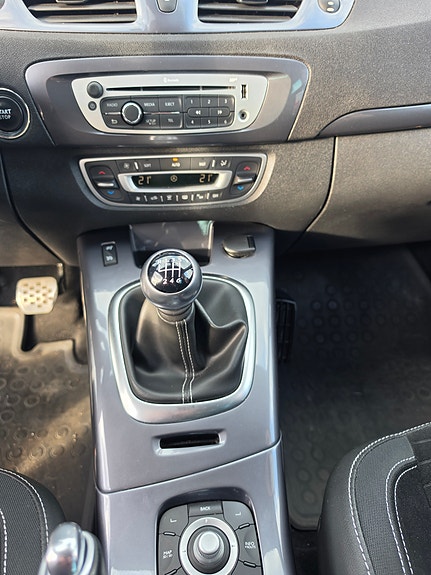 Renault Scenic XMod 12 of 12