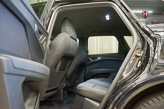 Audi Q4 e-tron 11 of 24