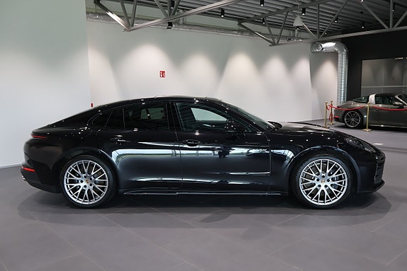 Porsche Panamera 4 5 of 17
