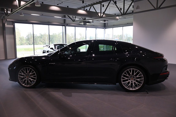 Porsche Panamera 4 10 of 17