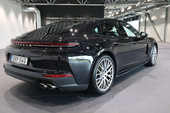 Porsche Panamera 4 7 of 17
