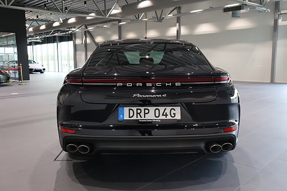 Porsche Panamera 4 8 of 17