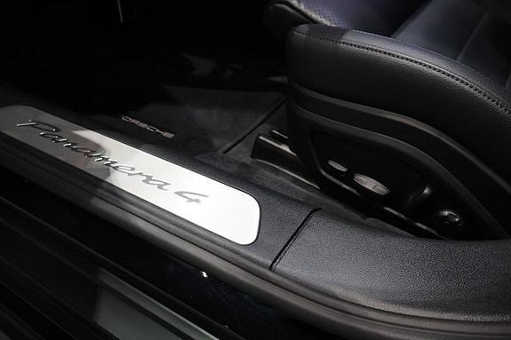 Porsche Panamera 4 13 of 17