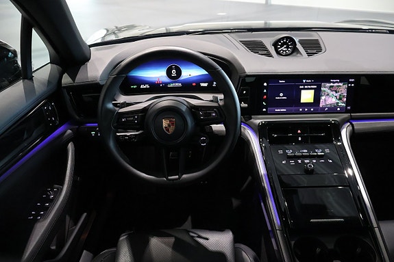Porsche Panamera 4 2 of 17