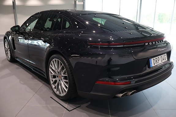 Porsche Panamera 4 9 of 17
