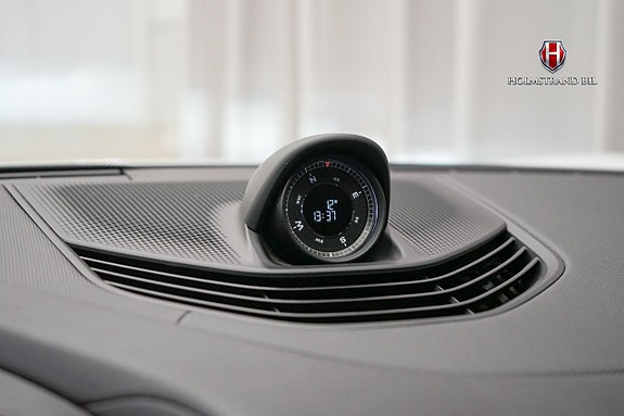 Porsche Taycan 18 of 26