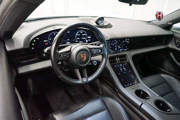Porsche Taycan 9 of 26