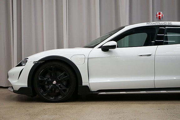 Porsche Taycan 7 of 26