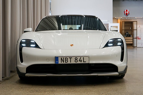 Porsche Taycan 6 of 26