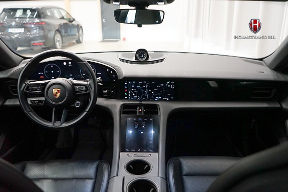 Porsche Taycan 14 of 26