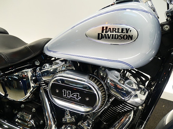 Harley-Davidson Heritage Classic FLHC 4 of 5