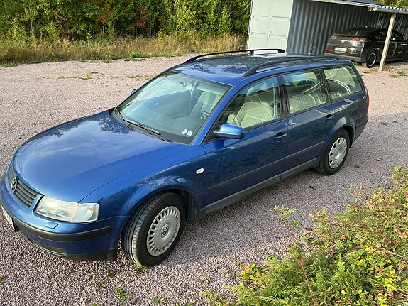 Volkswagen Passat 2 of 4