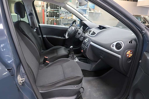 Renault Clio 9 of 11