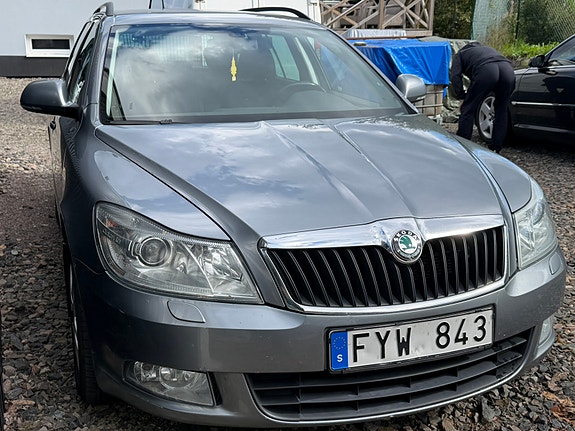 Skoda Octavia 2 of 8