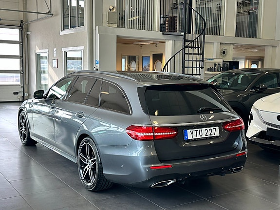 Mercedes-Benz E220 d 3 of 16