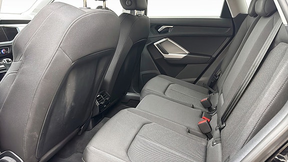 Audi Q3 12 of 27