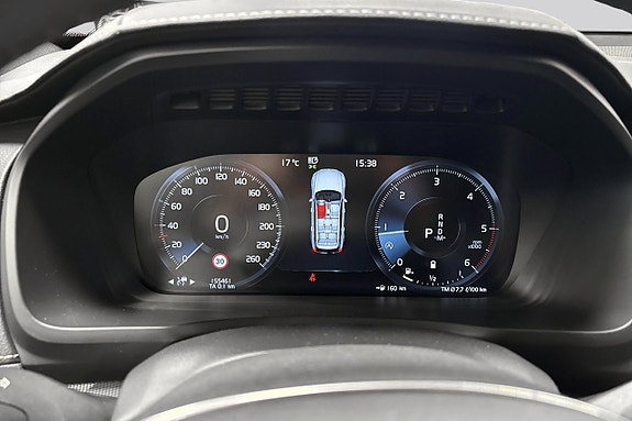 Volvo XC90 10 of 16