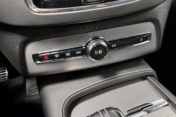 Volvo XC90 13 of 16