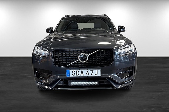 Volvo XC90 2 of 16