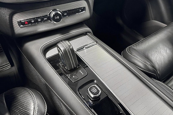 Volvo XC90 12 of 16